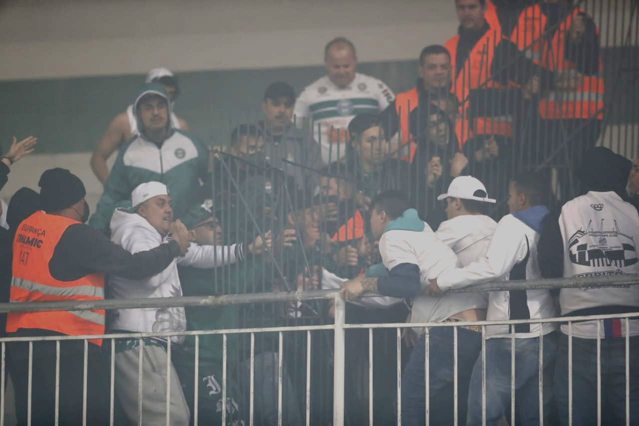 Coritiba e Santos têm histórico de brigas entre as torcidas