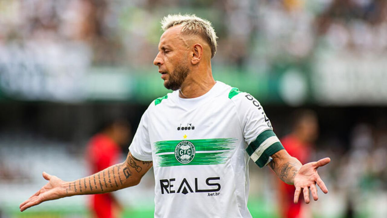 Coritiba vê crise interna explodir por causa de Rafinha