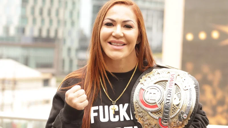 Cris Cyborg pode marcar o seu nome na história das artes marciais