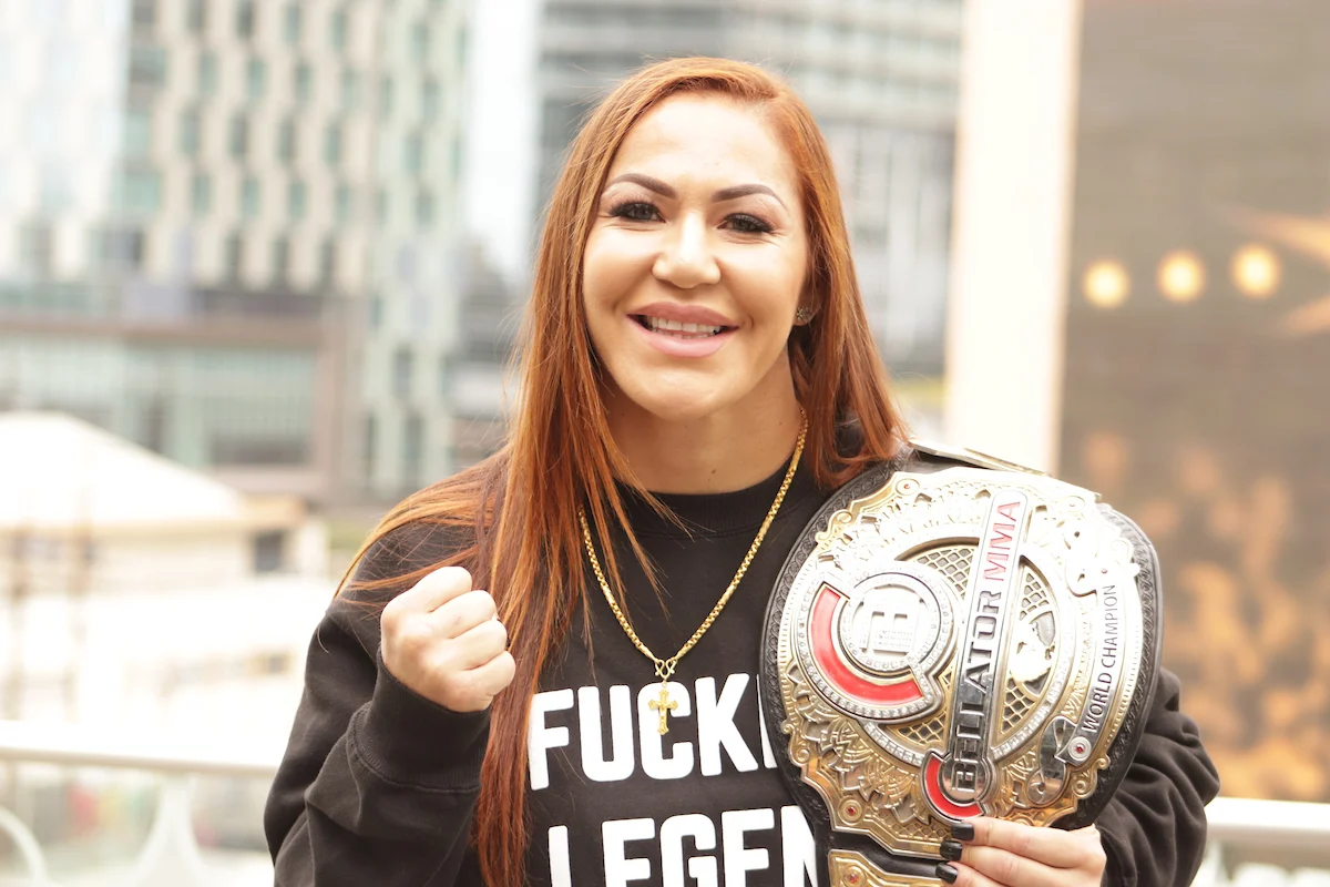 Cris Cyborg pode marcar o seu nome na história das artes marciais