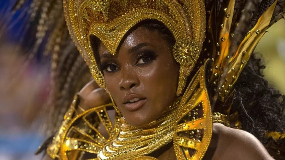 Erika Januza anuncia que não é mais rainha de bateria da Viradouro