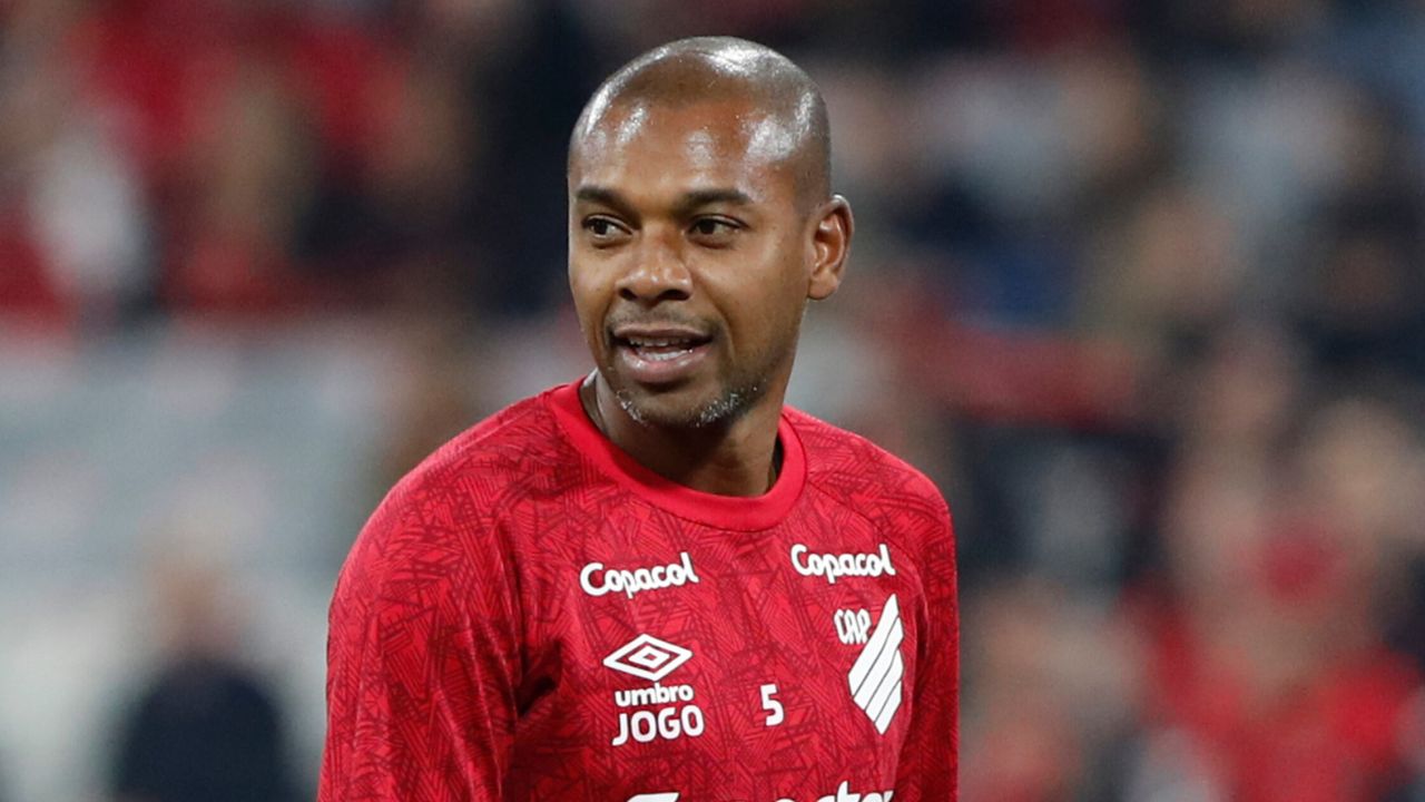 Fernandinho no Manchester City? Denilson brinca sobre futuro