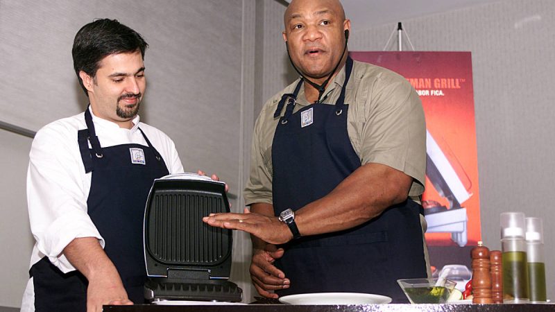 George Foreman convenceu milhões a fazer bife no tostex – 24/03/2025 – Cozinha Bruta