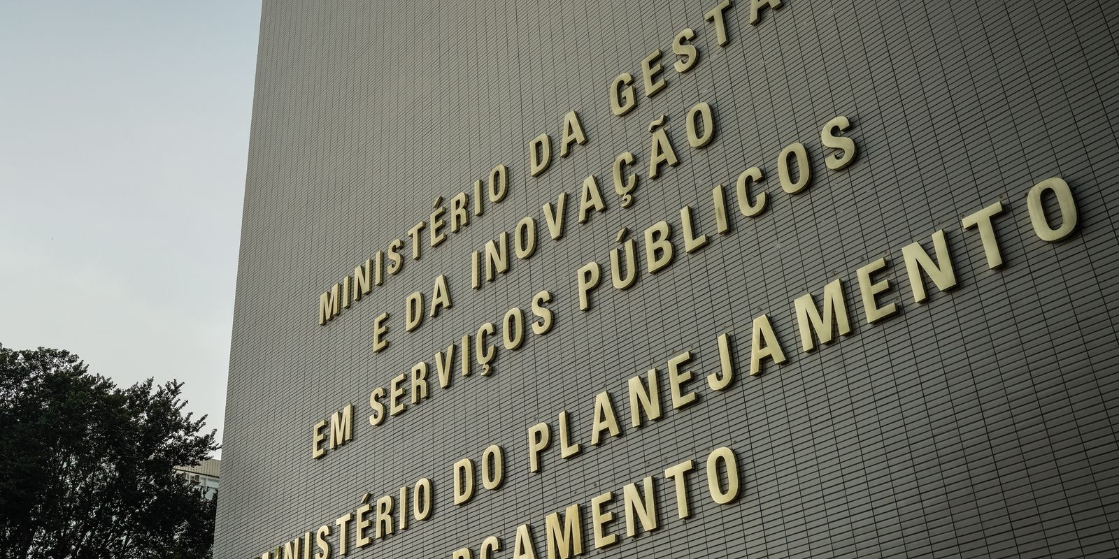 Governo restringe R$ 128 bilhões do orçamento federal até maio
