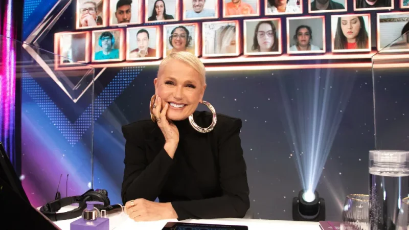 Xuxa diz que dá banho em Sasha até hoje ‘como se fosse criancinha’
