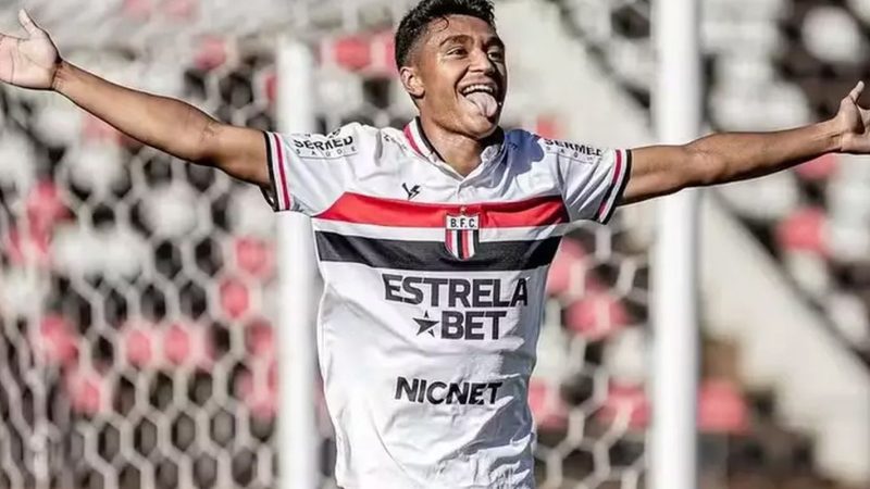 Jogador do Bragantino que sofreu grave acidente deixa UTI