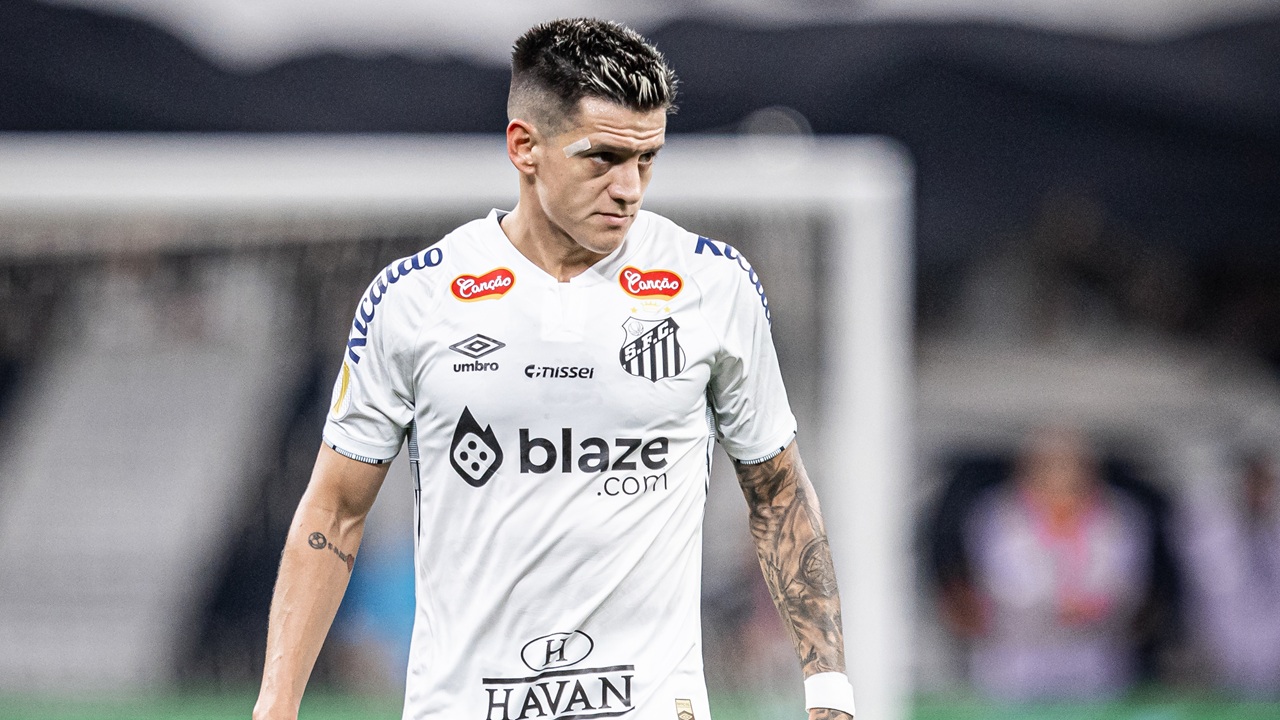 Leo Godoy frustra Santos, que procura novo lateral