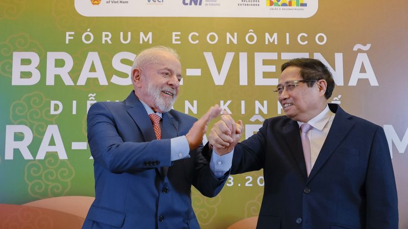 Lula encerra viagem ao Vietnã com discurso em Hanói