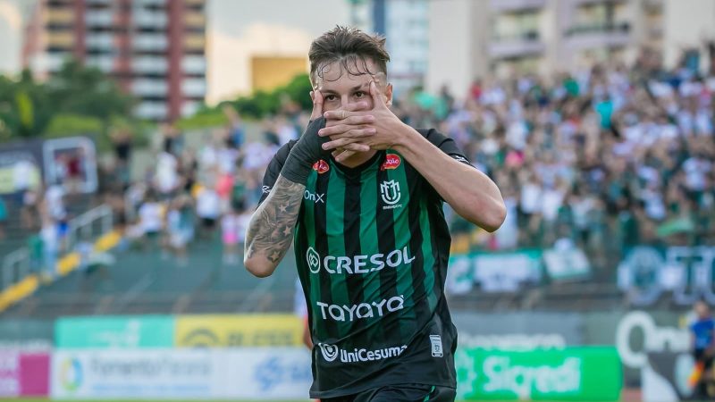 Matheus Moraes, do Maringá, termina Estadual como artilheiro