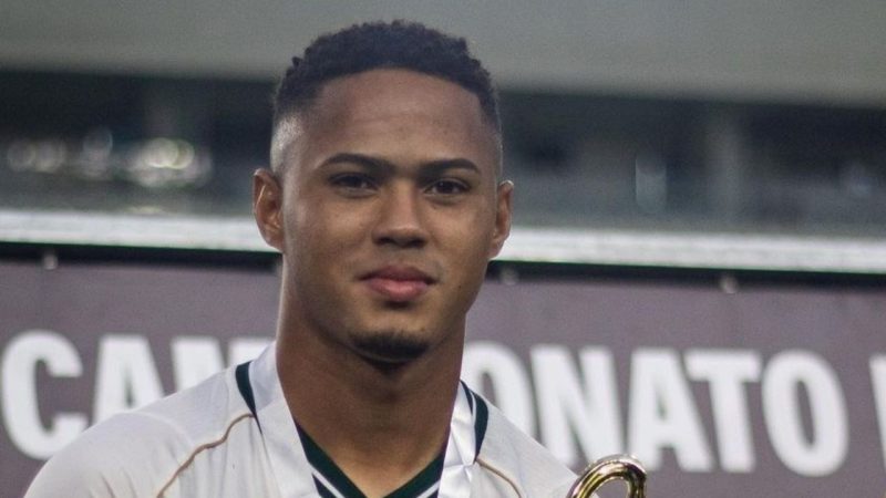 Meia deixa Coritiba e acerta em definitivo com clube sem divisão