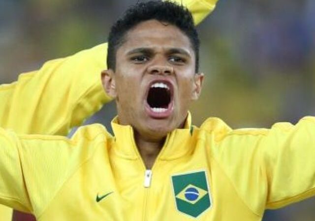 O jogador que pode trocar a seleção brasileira pela Rússia