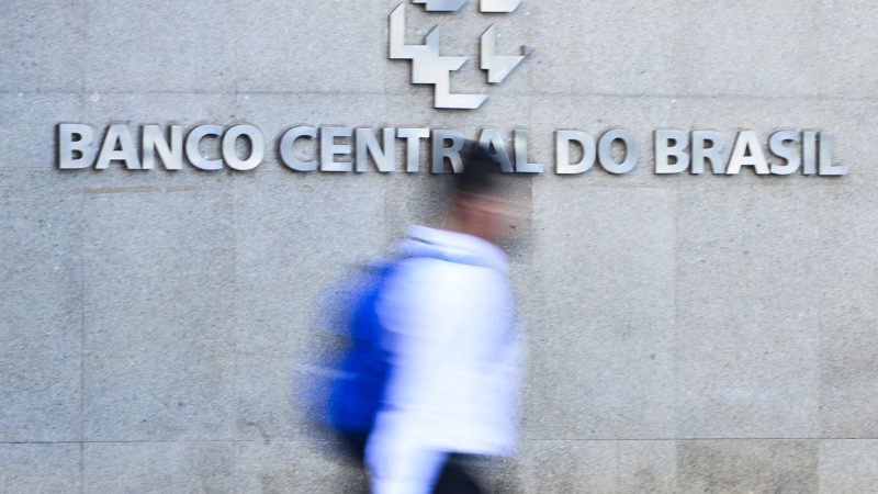 BC acompanha tarifaço e vê juro alto por tempo “bastante prolongado”