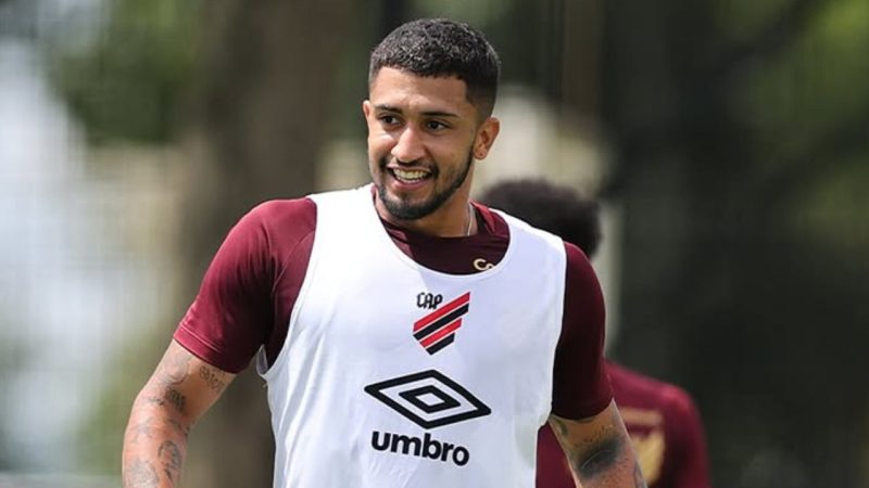 Reforços treinam, mas ficam de fora de decisão no Paranaense