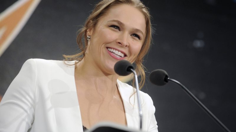Ronda Rousey surpreende e aparece treinando após gravidez