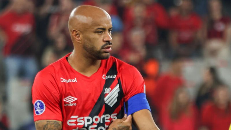 Thiago Heleno completa 50 dias afastado