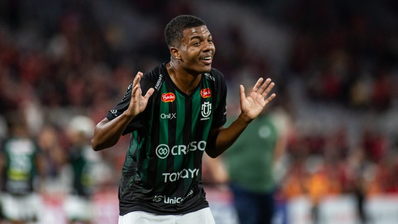 carrasco de Athletico e Coritiba repete feito de 20 anos