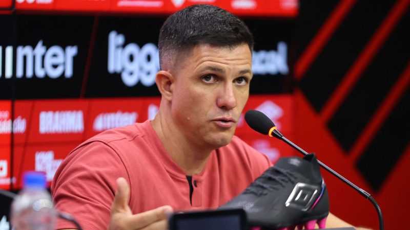 Athletico é o time a ser batido na Série B? Barbieri responde