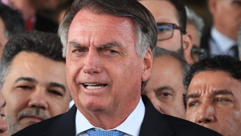 Após atendimento em Natal, Bolsonaro será transferido para Brasília