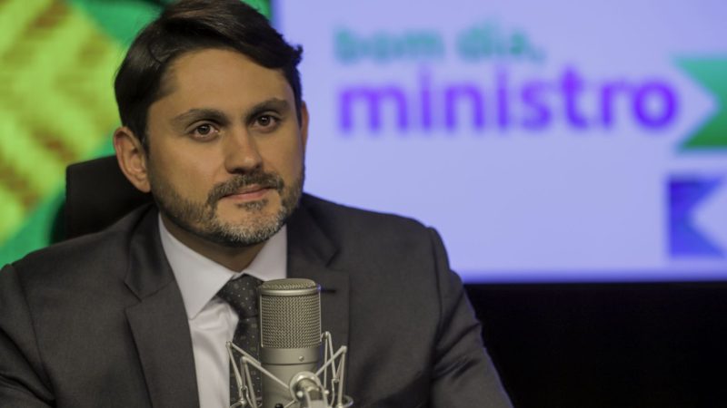 Após denúncia da PGR, ministro Juscelino Filho pede demissão
