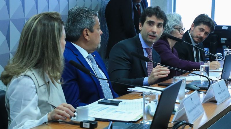 Apostadores destinam até R$ 30 bi por mês a bets, informa BC