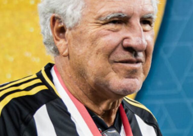 Bilionário em lista da Forbes comanda time do Brasileirão