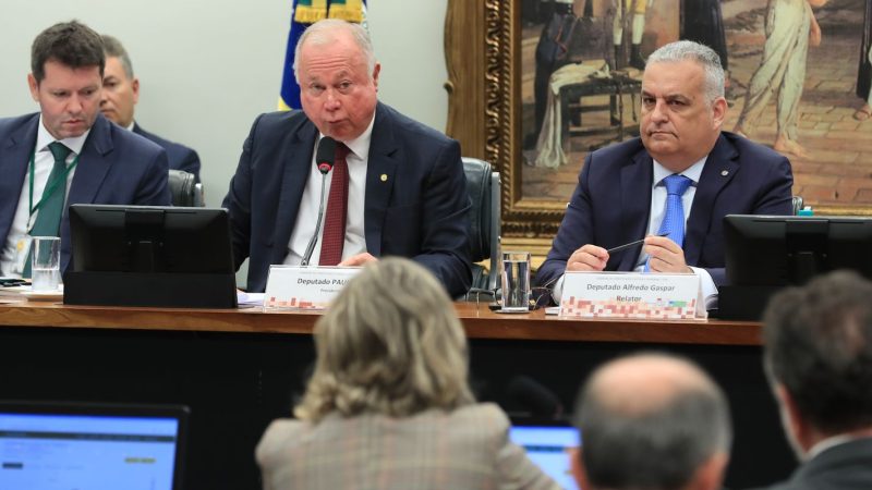 CCJ analisa suspensão de ação contra Bolsonaro e Ramagem no STF
