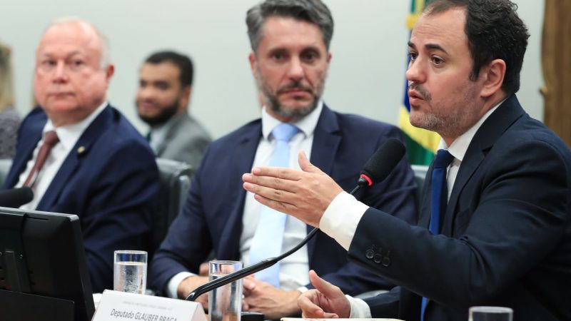 CCJ da Câmara nega recurso contra cassação do mandato de Glauber Braga