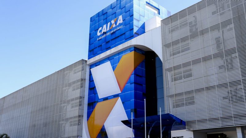 Caixa libera abono salarial para nascidos em março e abril