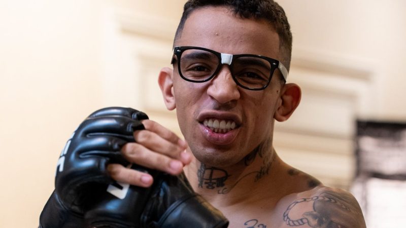 Carlos Prates detona rival e promete nocaute no UFC