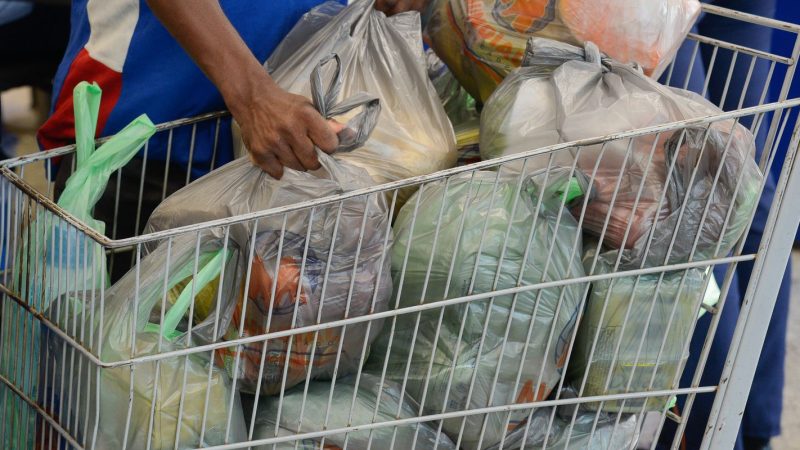 Custo da cesta básica sobe em 14 capitais brasileiras em março