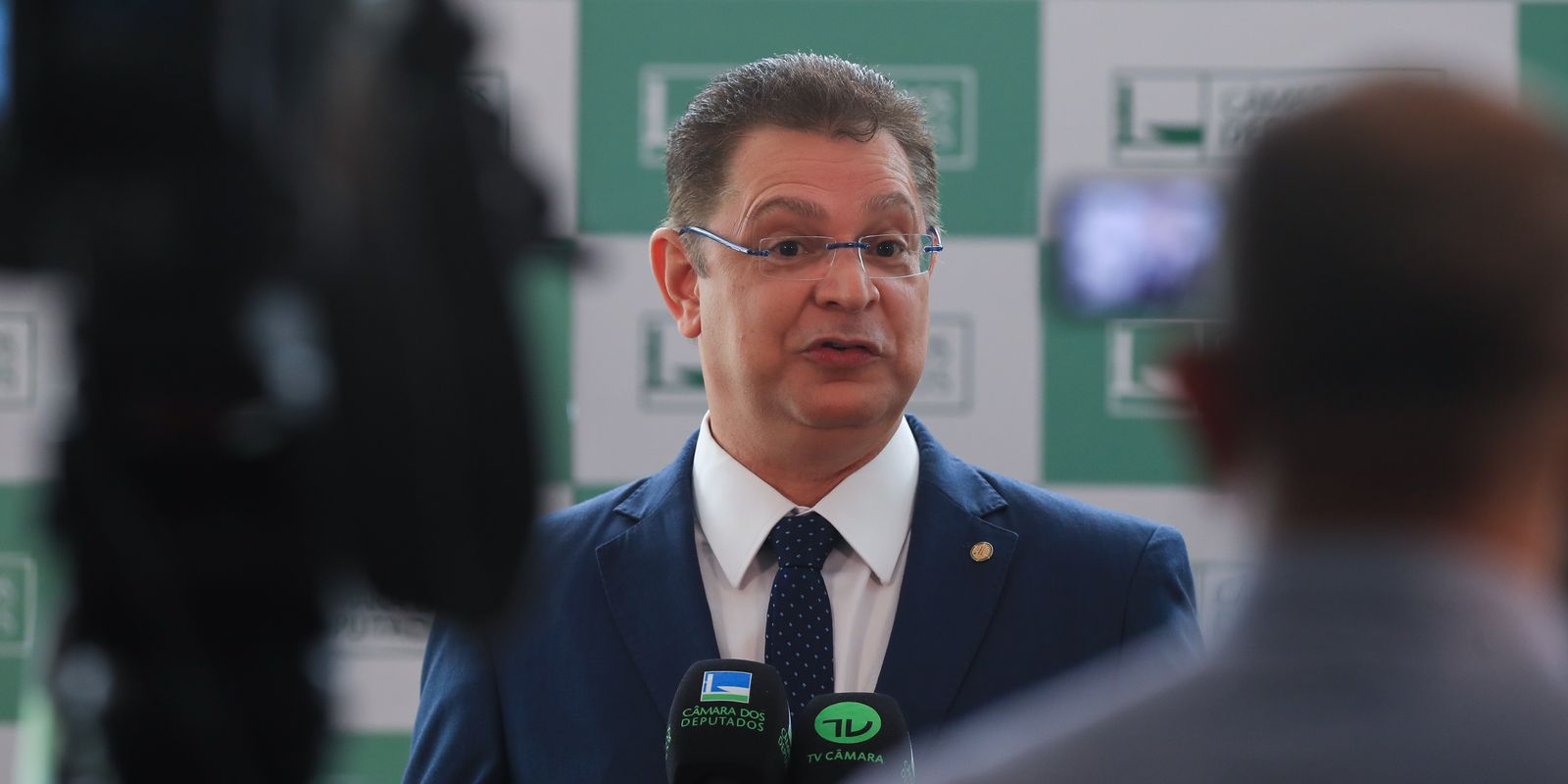 Deputados pedem urgência para votar anistia do 8 de janeiro