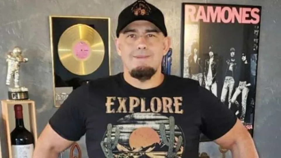 Digão, da banda Raimundos, se desentende com fã em show com gritos de ‘sem anistia’; veja