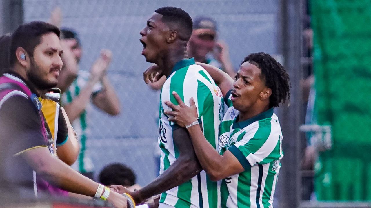 Ex-Athletico, Matheus Babi decisivo e marca primeiro gol por clube da Série A