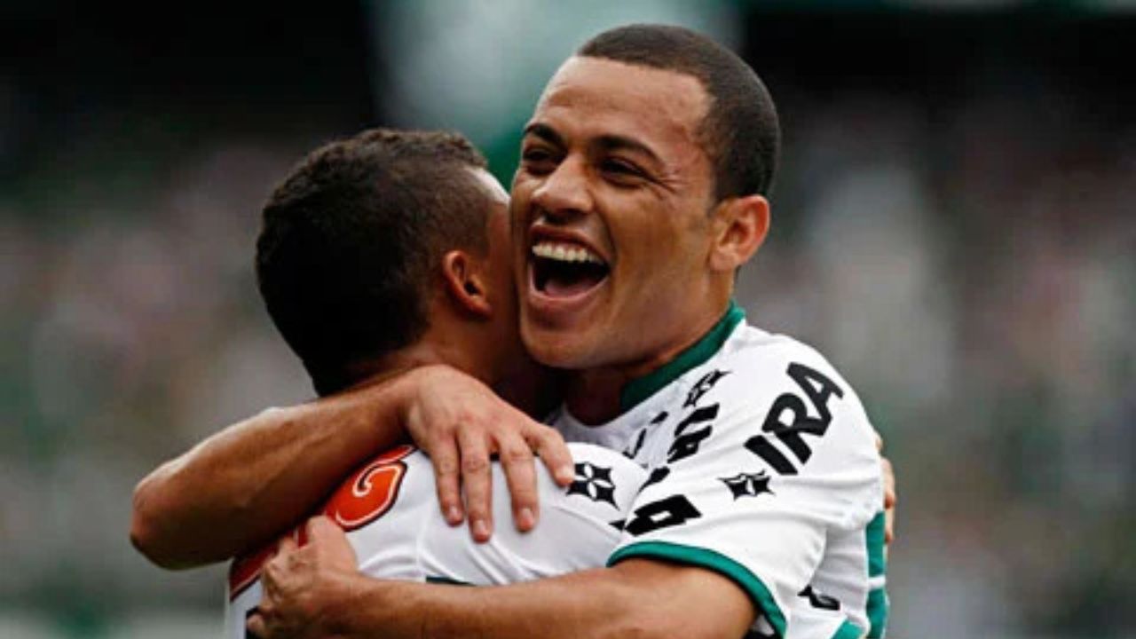 Ex-Palmeiras e Coritiba, Léo Gago revela como gagueira o atrapalhou