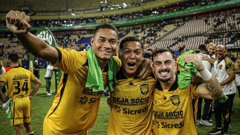 Ex-técnico do Athletico, Eduardo Barros conquista título com rival da Série B
