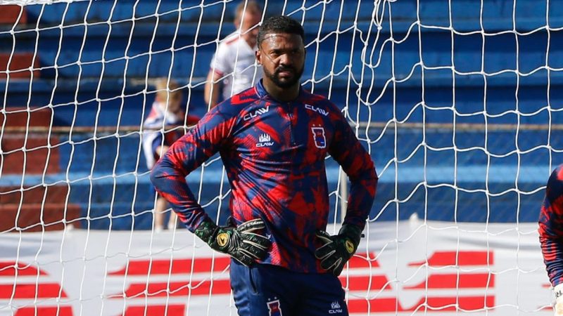 Goleiro Felipe, ex-Paraná, Flamengo e Corinthians, brilha na Europa