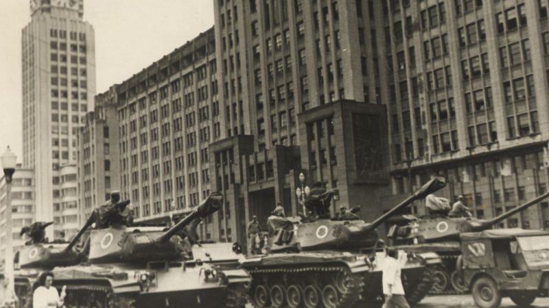 Golpe de 1964: manutenção de tutela militar permitiu golpismo do 8/1