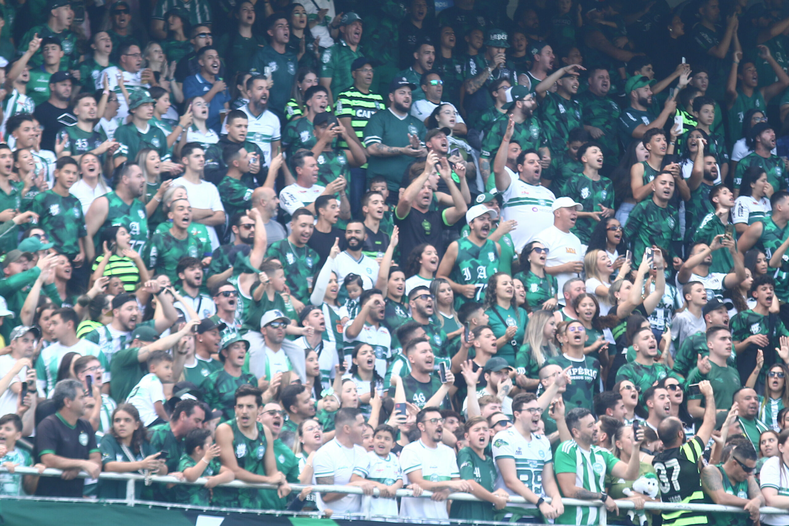 Invicto em casa, Coritiba tem os melhores públicos da Série B