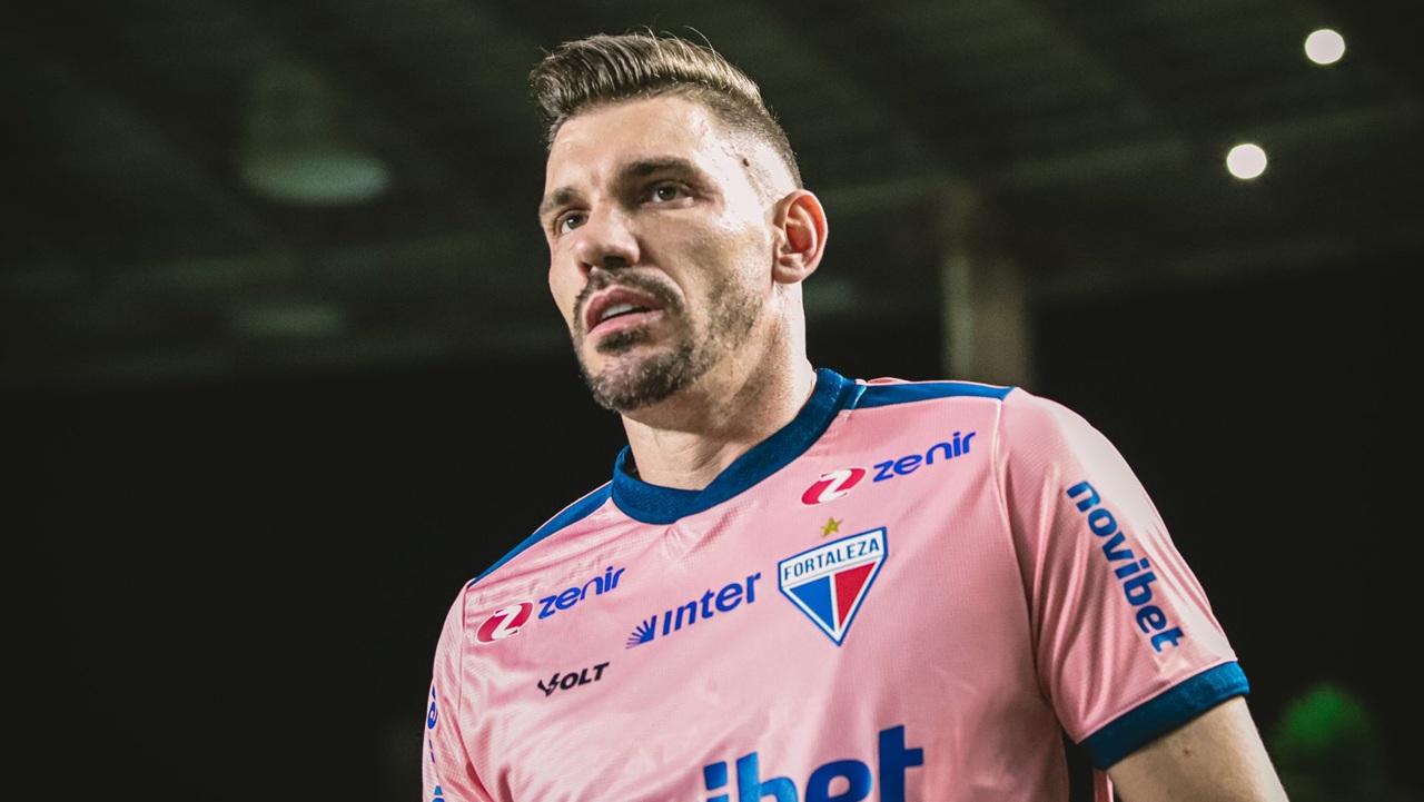João Ricardo, ex-Paraná Clube, está entre os melhores do mundo