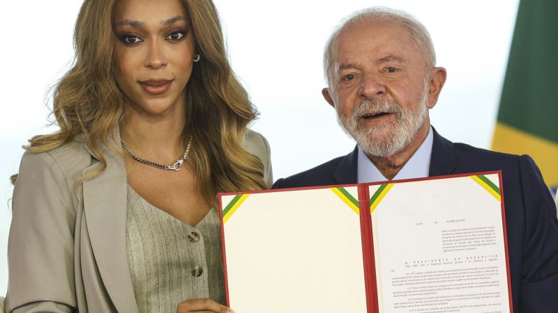 Lula diz que atitude do governo dos EUA com Erika Hilton é abominável
