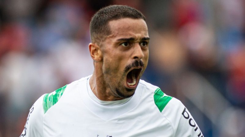 Mozart atualiza situação de atacantes e projeta volta de Morisco