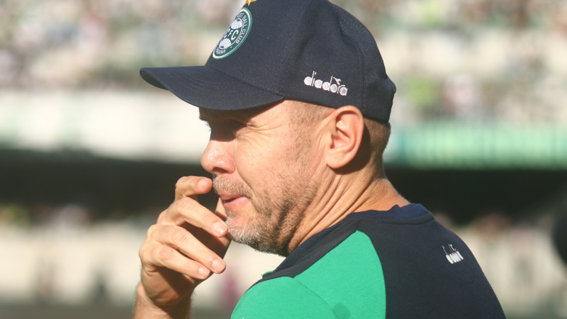 Torcedores estão muito preocupados com as péssimas campanhas de Athletico e Coritiba