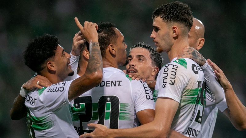 Mozart exalta elenco polivalente e lamenta reforço frustrado