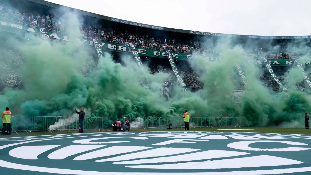 Mozart pede apoio da torcida contra o Operário
