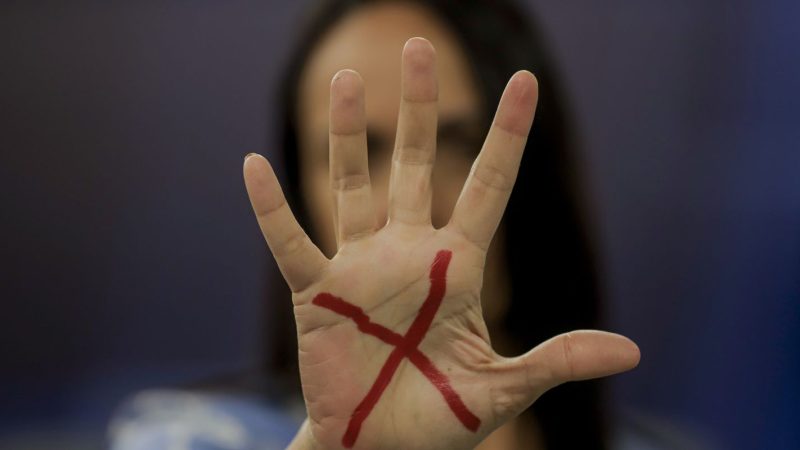 Mulheres vítimas de violência podem ter reconstrução dentária pelo SUS