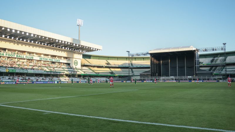 Olivia Rodrigo ignora show no estádio do Coritiba e causa polêmica