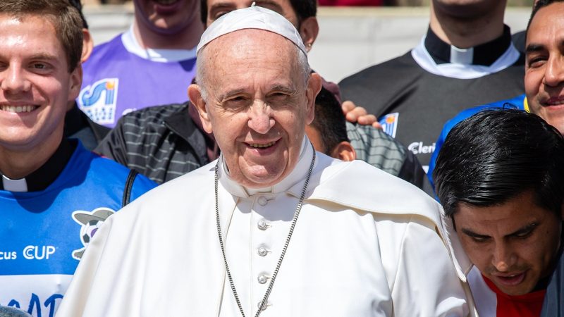 Papa Francisco recebeu camisa do Paraná Clube em 2017
