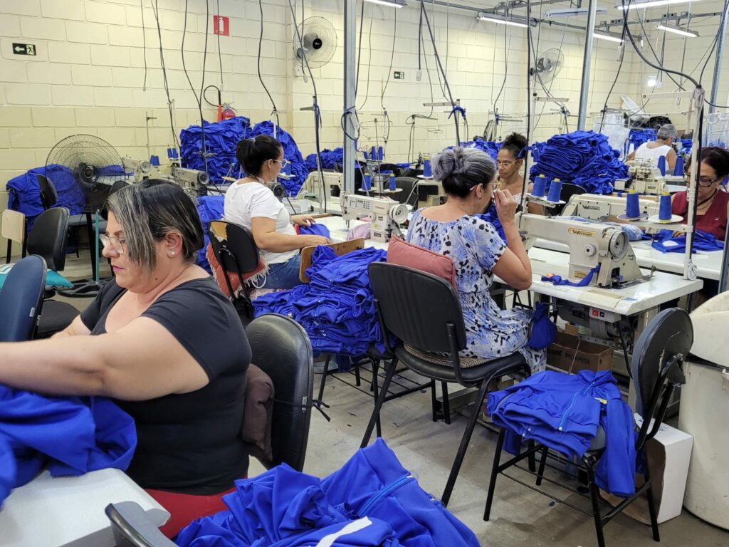 Produção de uniformes escolares de inverno está a todo vapor em Hortolândia – Jornal Aqui Paulínia