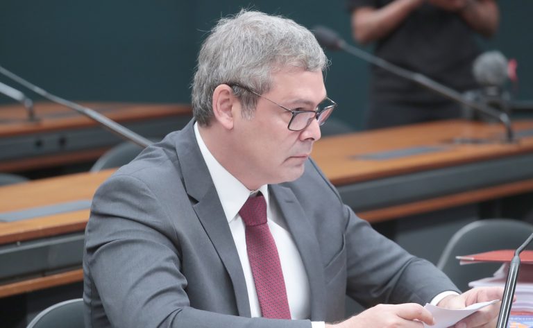 Projeto isenta tarifa bancária de pessoas com deficiência com renda até 5 salários mínimos – Notícias