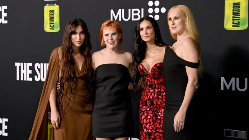 Rumer Willis revela que ainda toma banho com as irmãs e dorme com a mãe